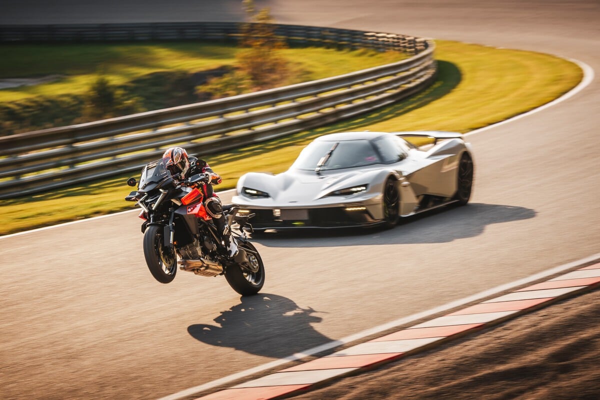 KTM 1390 Super Duke GT, la nuova sport tourer debutta ad EICMA 2024