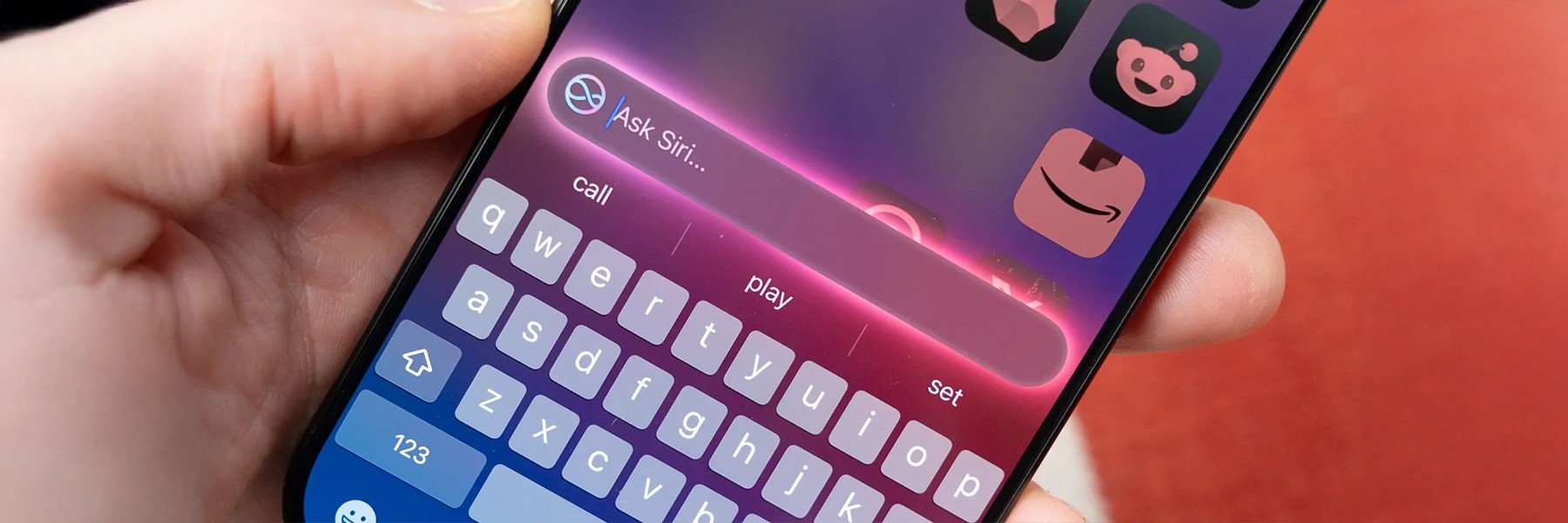 Apple posticipa gli aggiornamenti di Siri al prossimo anno: le difficoltà nel settore AI