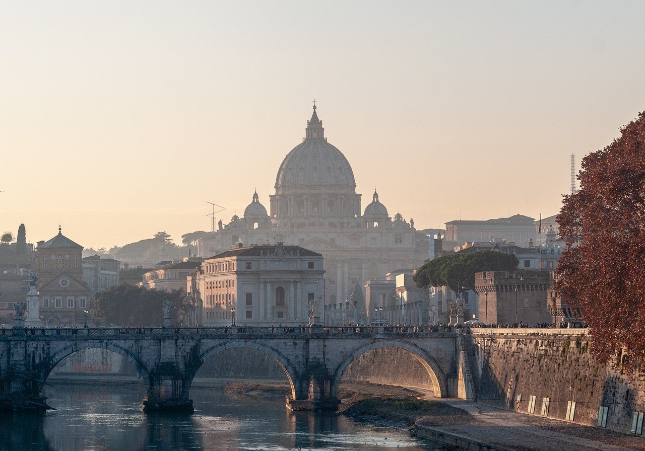 Tetti fotovoltaici, Roma diventa il primo comune a promuovere le CER