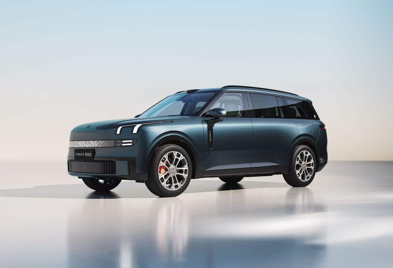 Lynk & Co 900: ufficiale il nuovo SUV Plug-in. Spazio, potenza e tecnologia