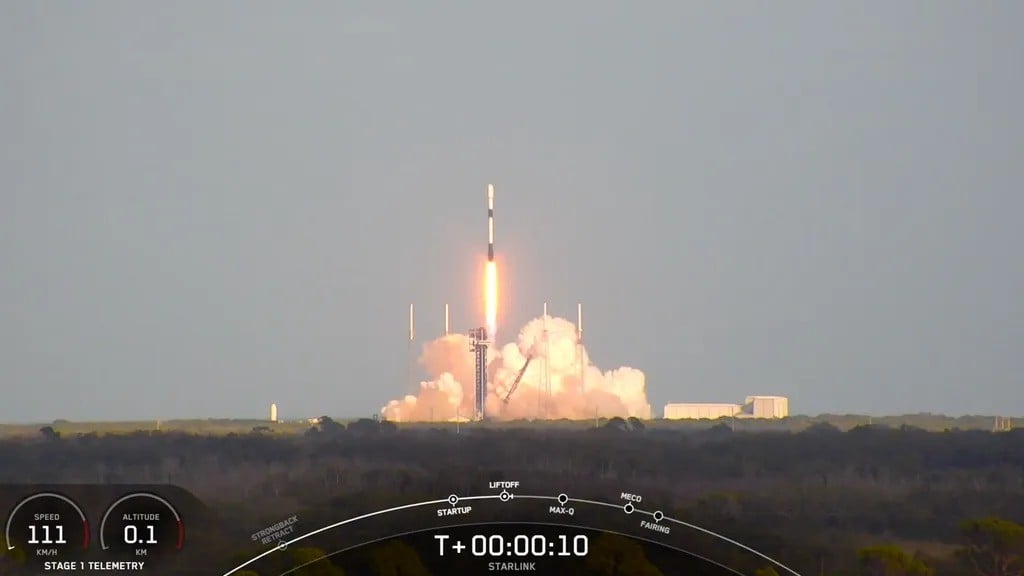 SpaceX lancia una storica doppia Missione: due lander lunari con un solo Falcon 9