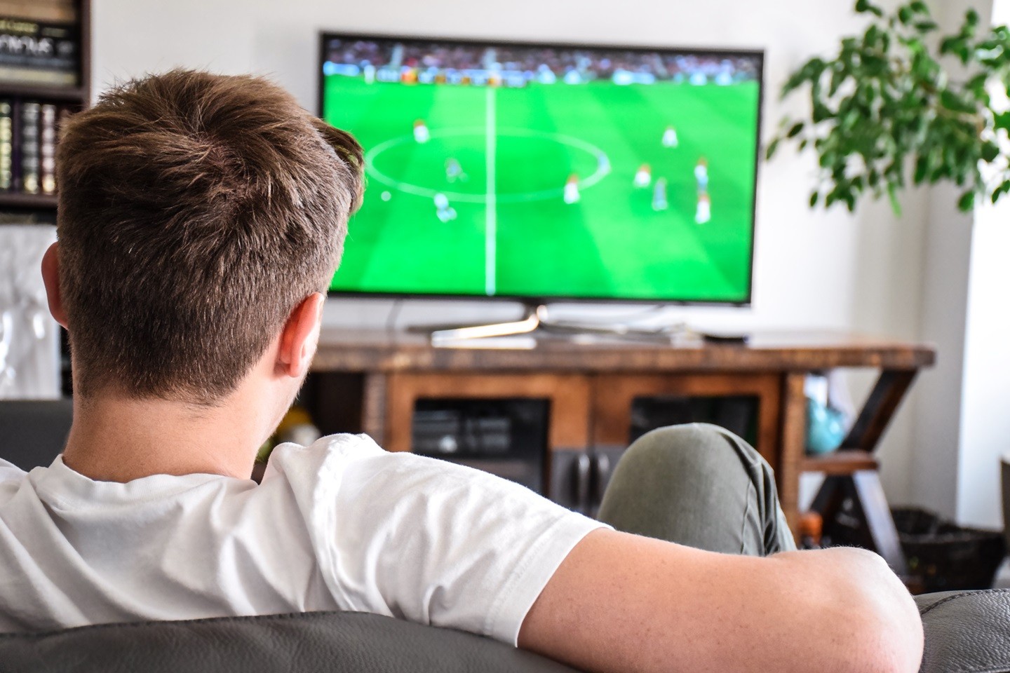 Quanto spendono i tifosi italiani? Quasi 1.000 per il calcio in TV