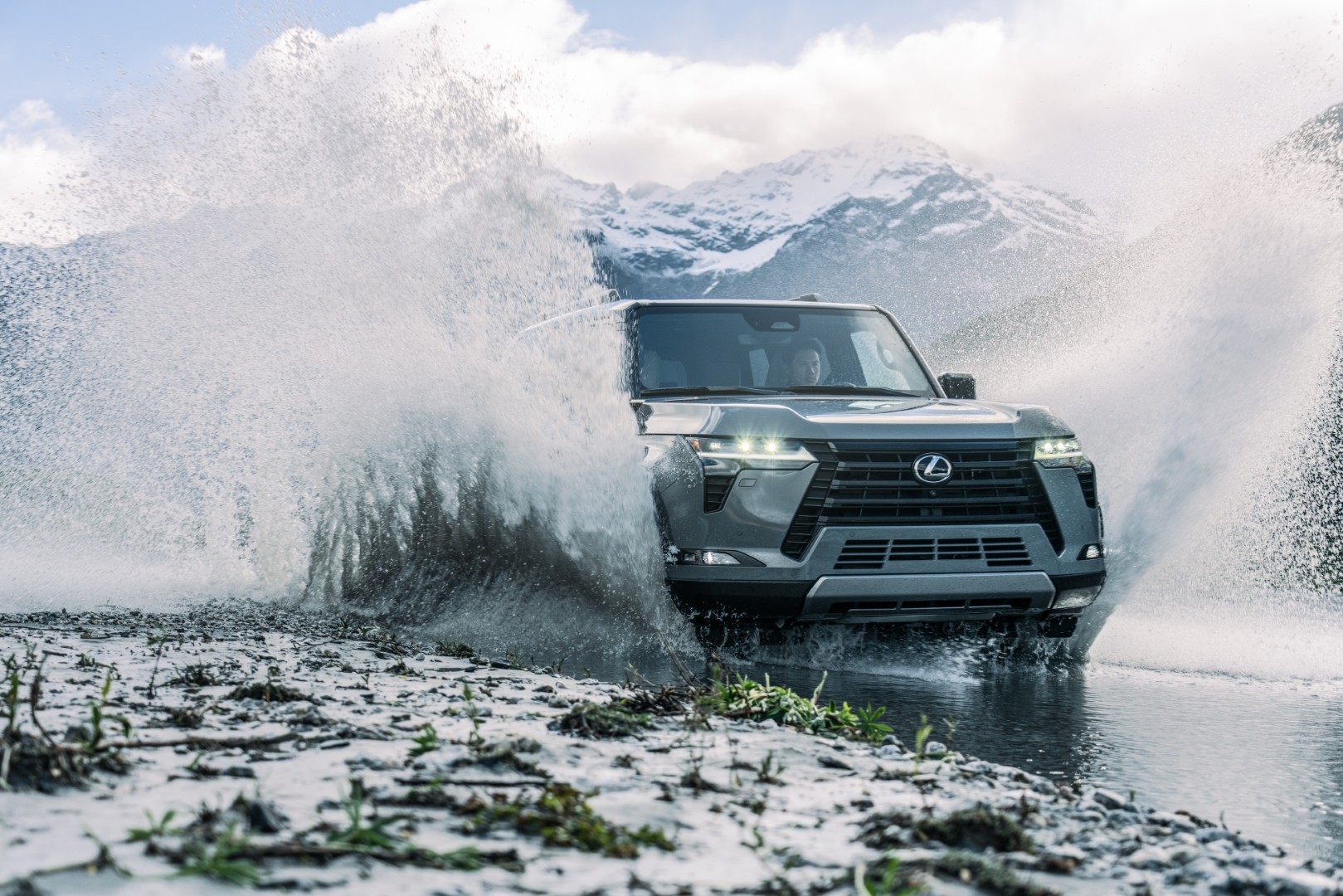 Esperienza off-road e comfort: le caratteristiche del nuovo Lexus GX