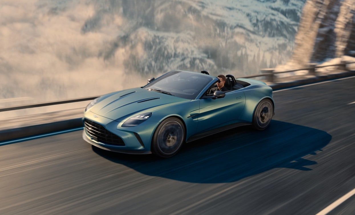 Aston Martin Vantage Roadster, 665 CV e 325 km/h per divertirsi con i capelli al vento