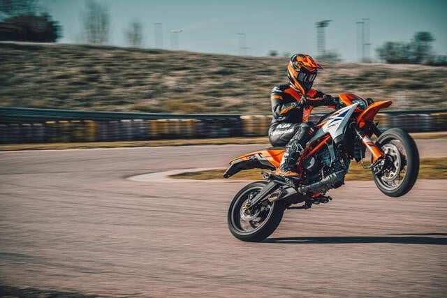 KTM: ecco le nuove 125 SMC R e 390 SMC R. Cosa c'è da sapere