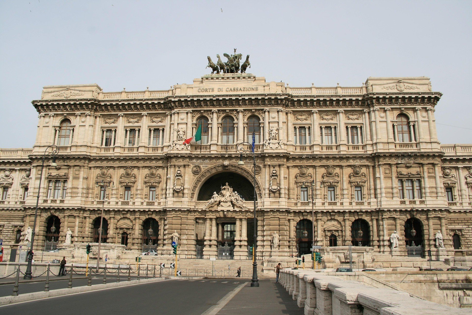 Incidenti, Cassazione: conducente responsabile se passeggero senza cintura