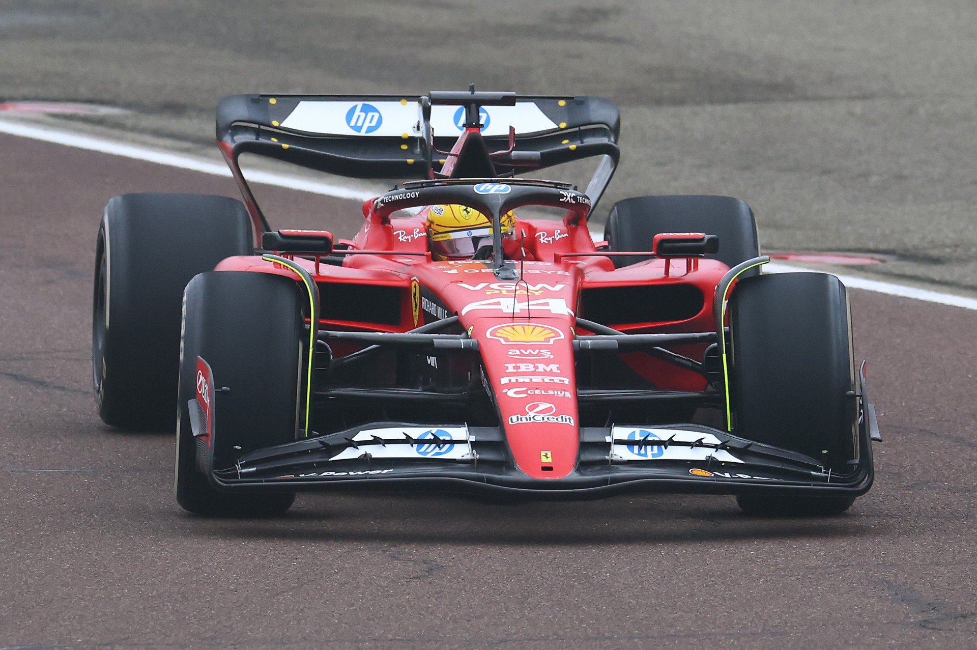 Lewis Hamilton debutta in Ferrari. Primi giri di pista a Fiorano