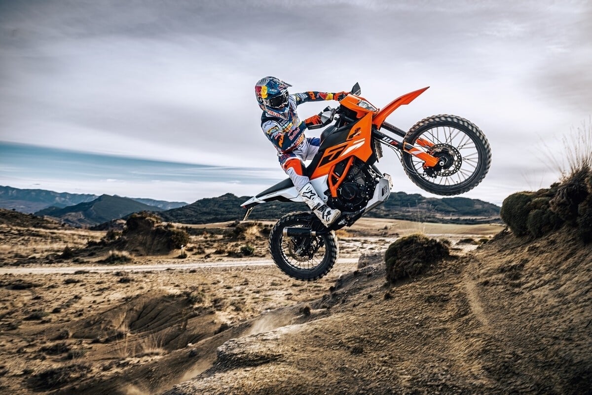 KTM 125 Enduro R e 390 Enduro R 2025: le nuove Dual-Sport pronte allavventura