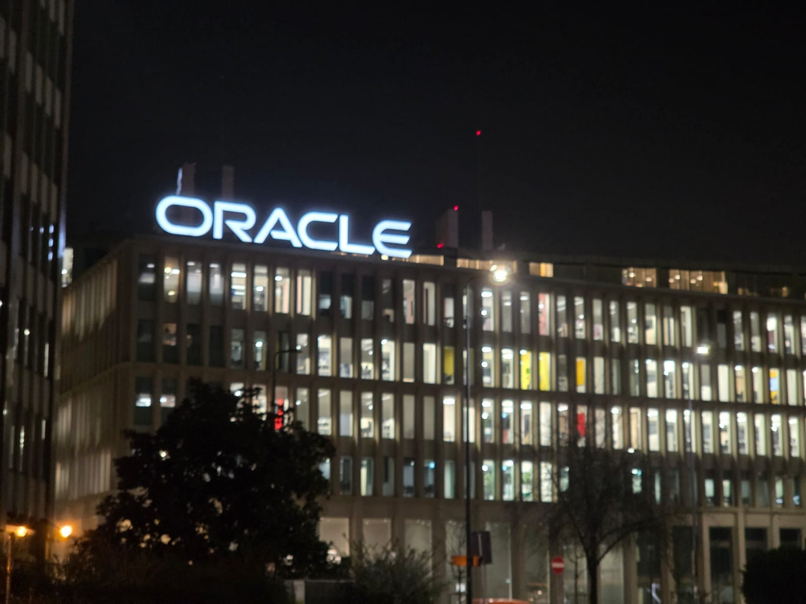 Oracle lancia nuovi agenti AI per automatizzare la supply chain