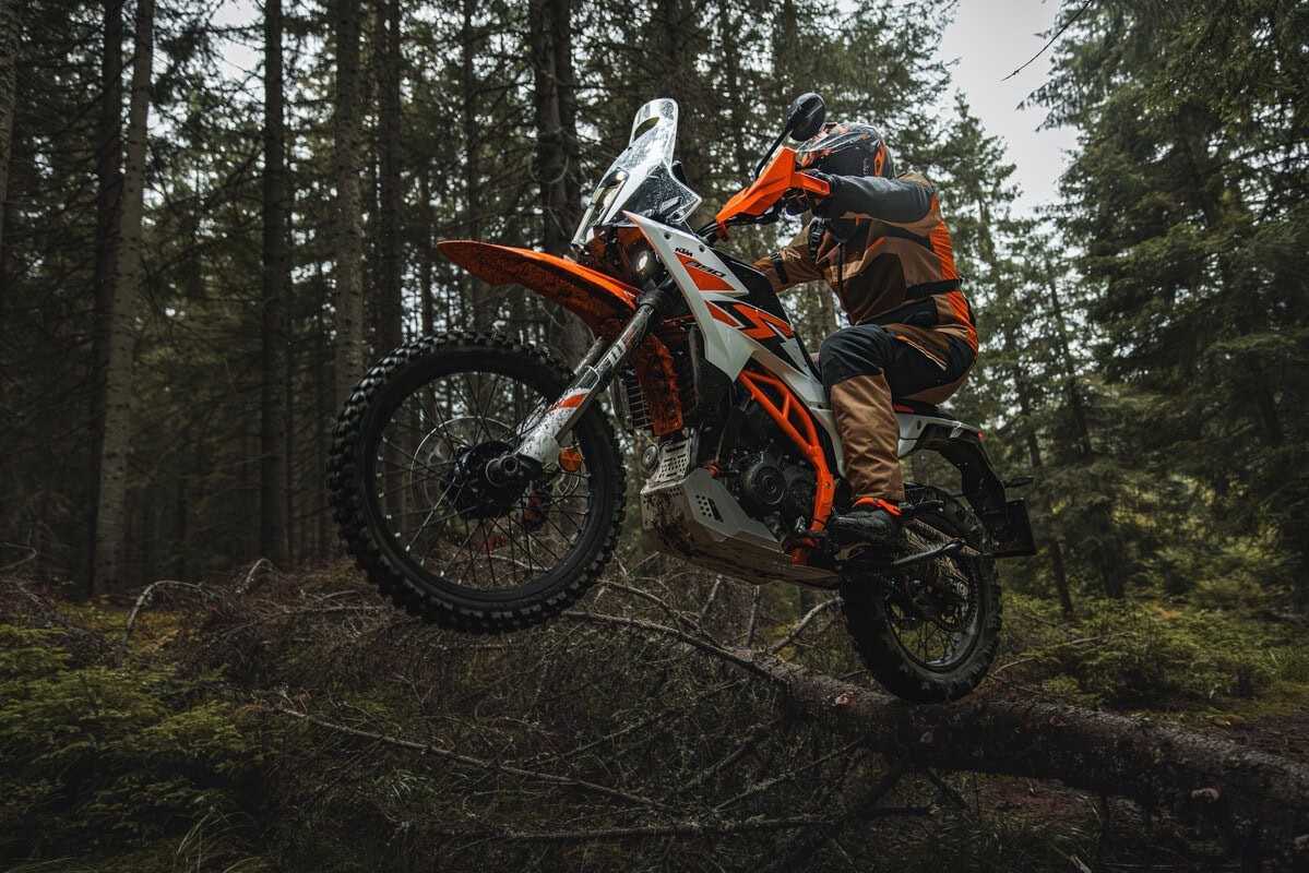 KTM 390 Adventure 2025: prezzi, novità e caratteristiche della nuova generazione