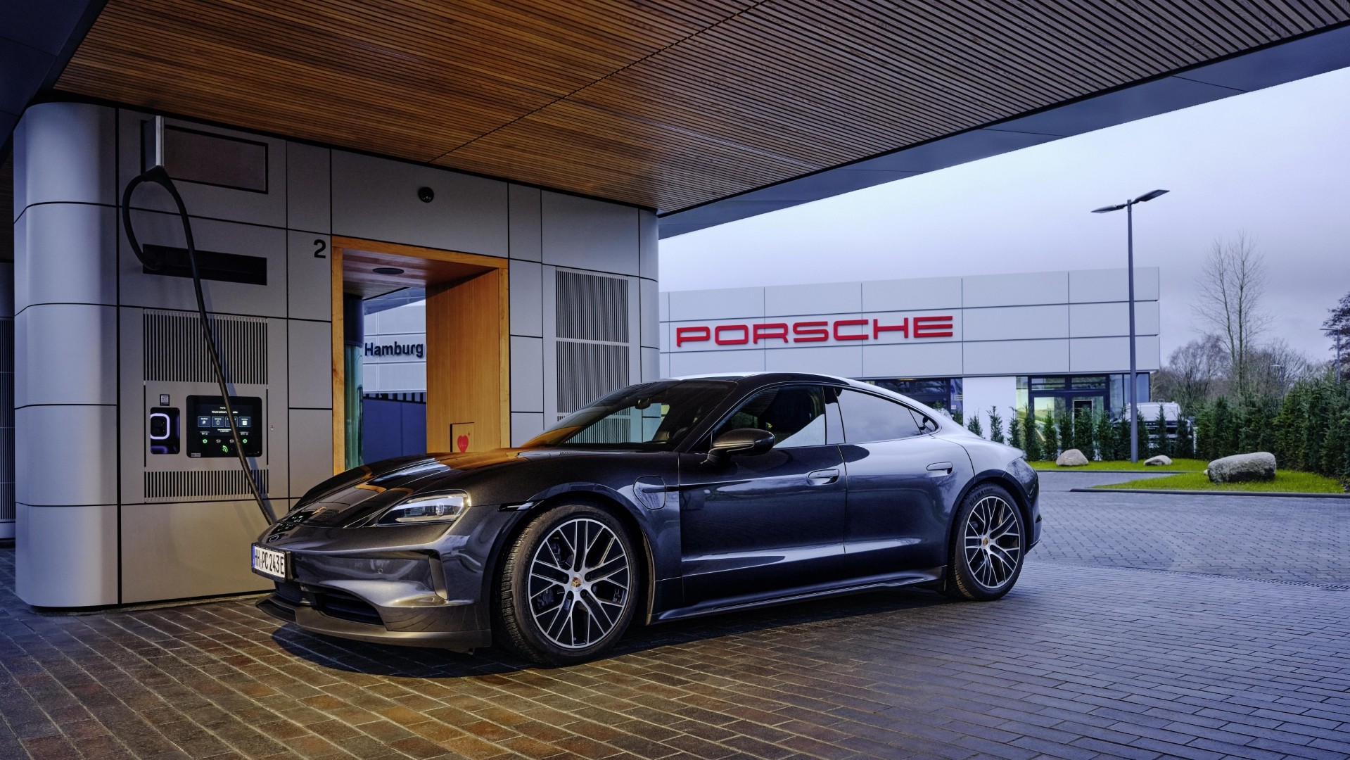 Porsche: le lounge per un'esperienza di ricarica premium in Europa