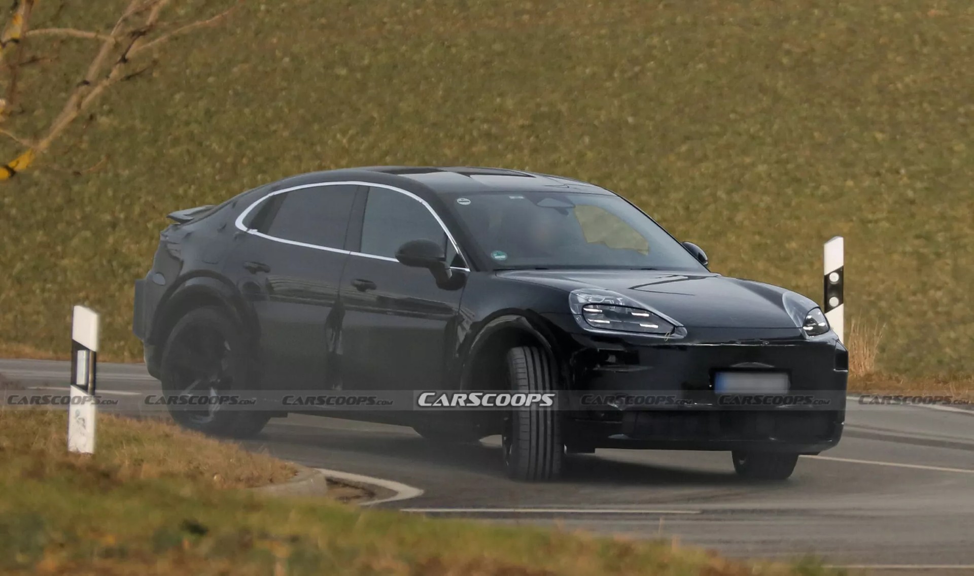 Porsche Cayenne Coupé diventa elettrica, ecco le foto spia