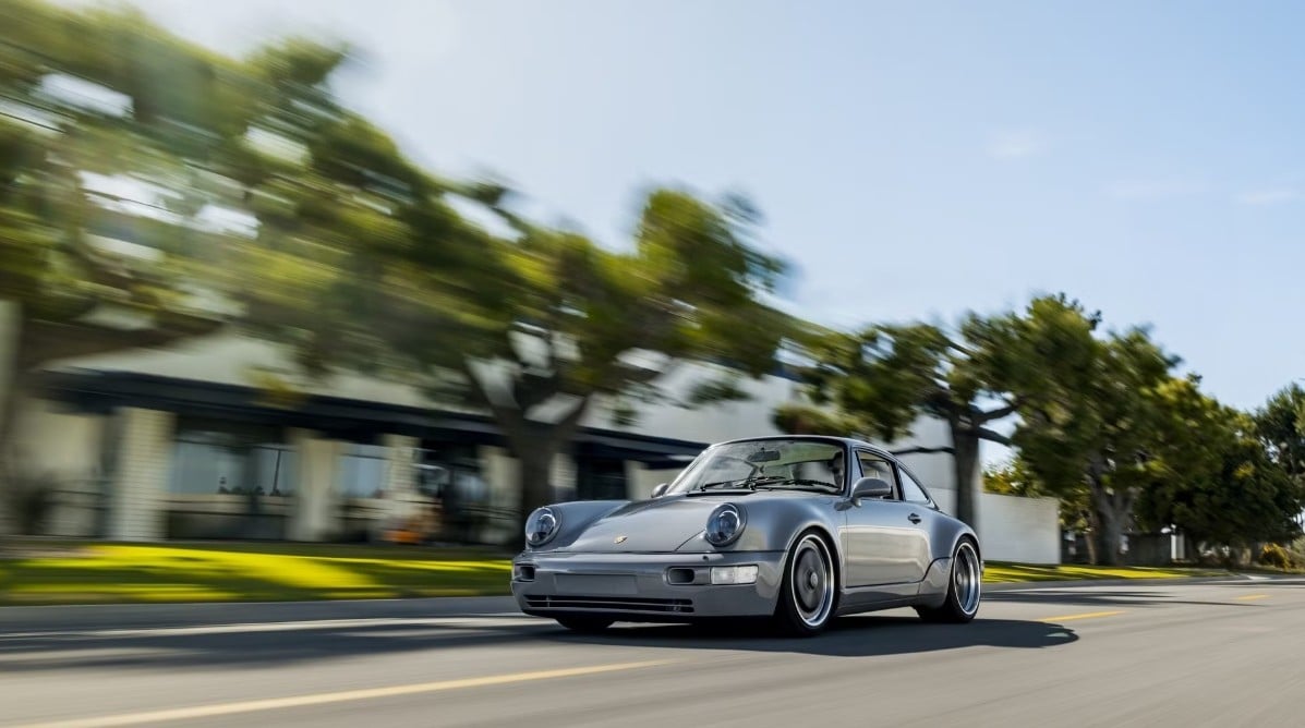 La Porsche 964 diventa un potente restomod elettrico grazie ad Everrati