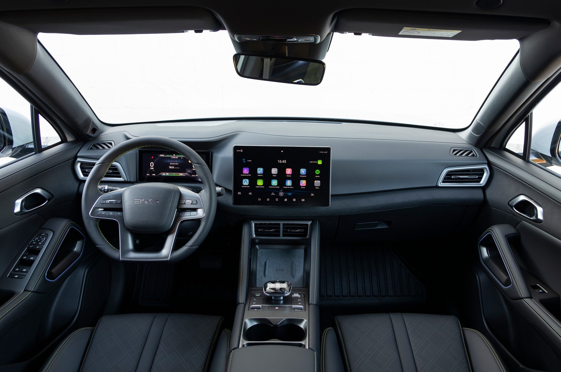 BYD Atto 2, gli interni del SUV elettrico cinese