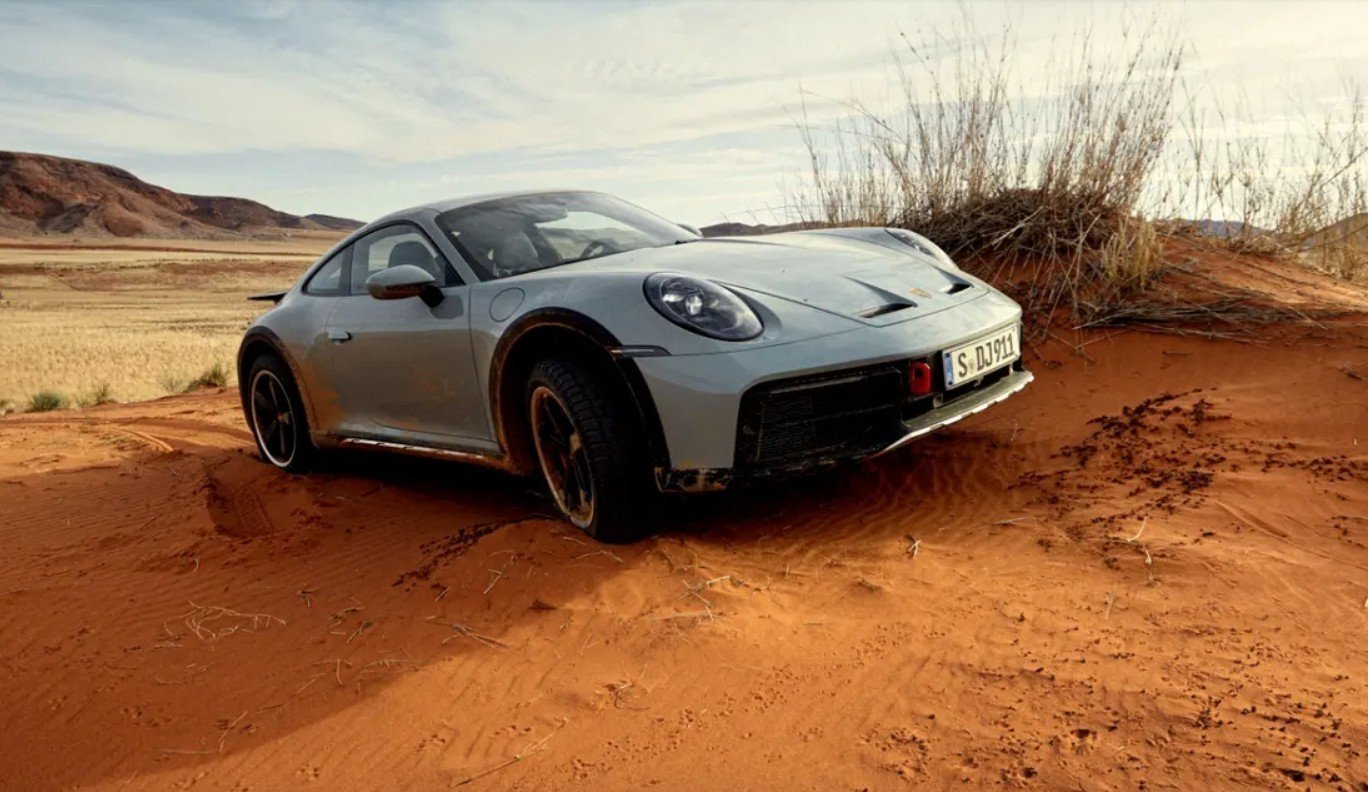 La Porsche 911 Dakar tornerà con il powertrain T-Hybrid della 911 GTS