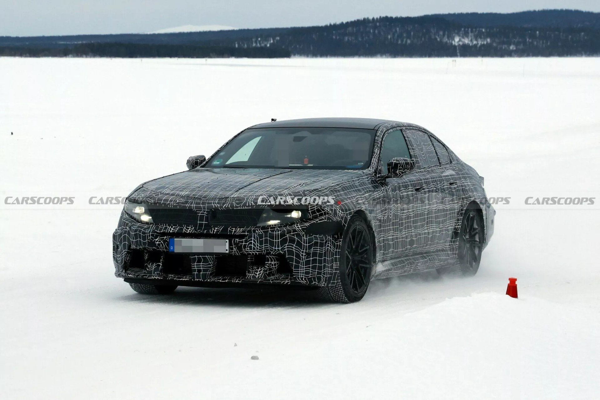 BMW M5, già al lavoro sul restyling. Nuovo look Neue Klasse