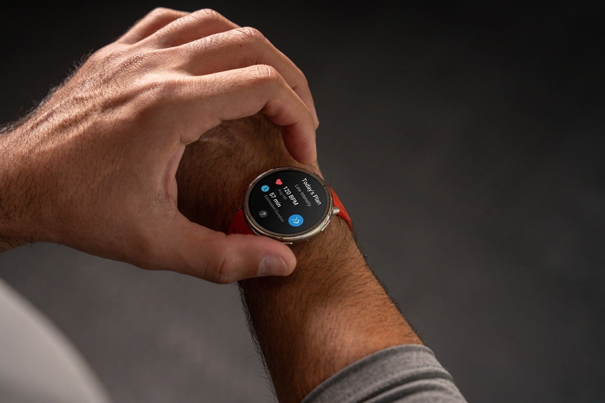 Amazfit Active 2 è qui: nuovo sensore, AI e 160 attività sportive da 99 euro!