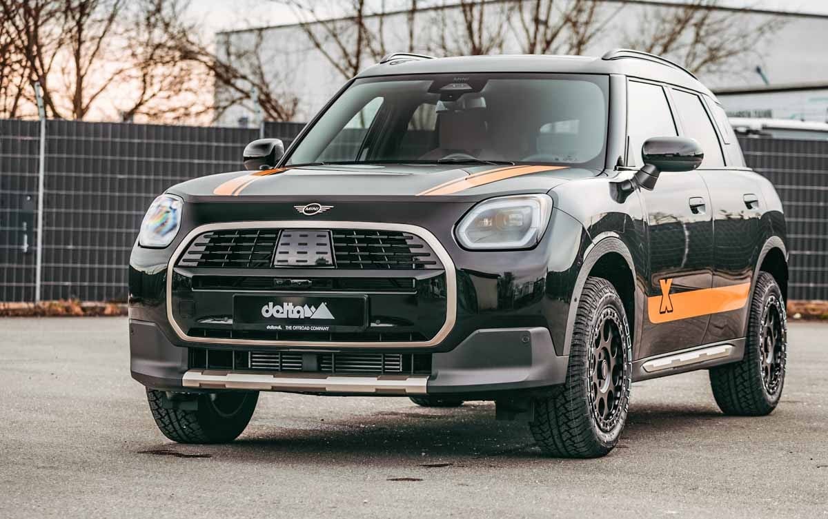 MINI Countryman pronta per l'off-road grazie alle modifiche di Delta4x4