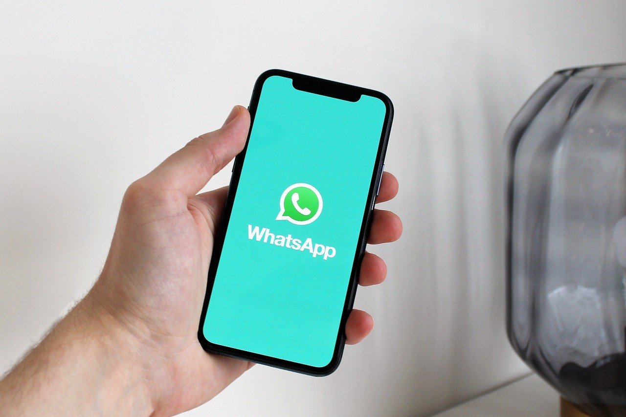 WhatsApp Beta, in test le icone di gruppo generate da intelligenza artificiale