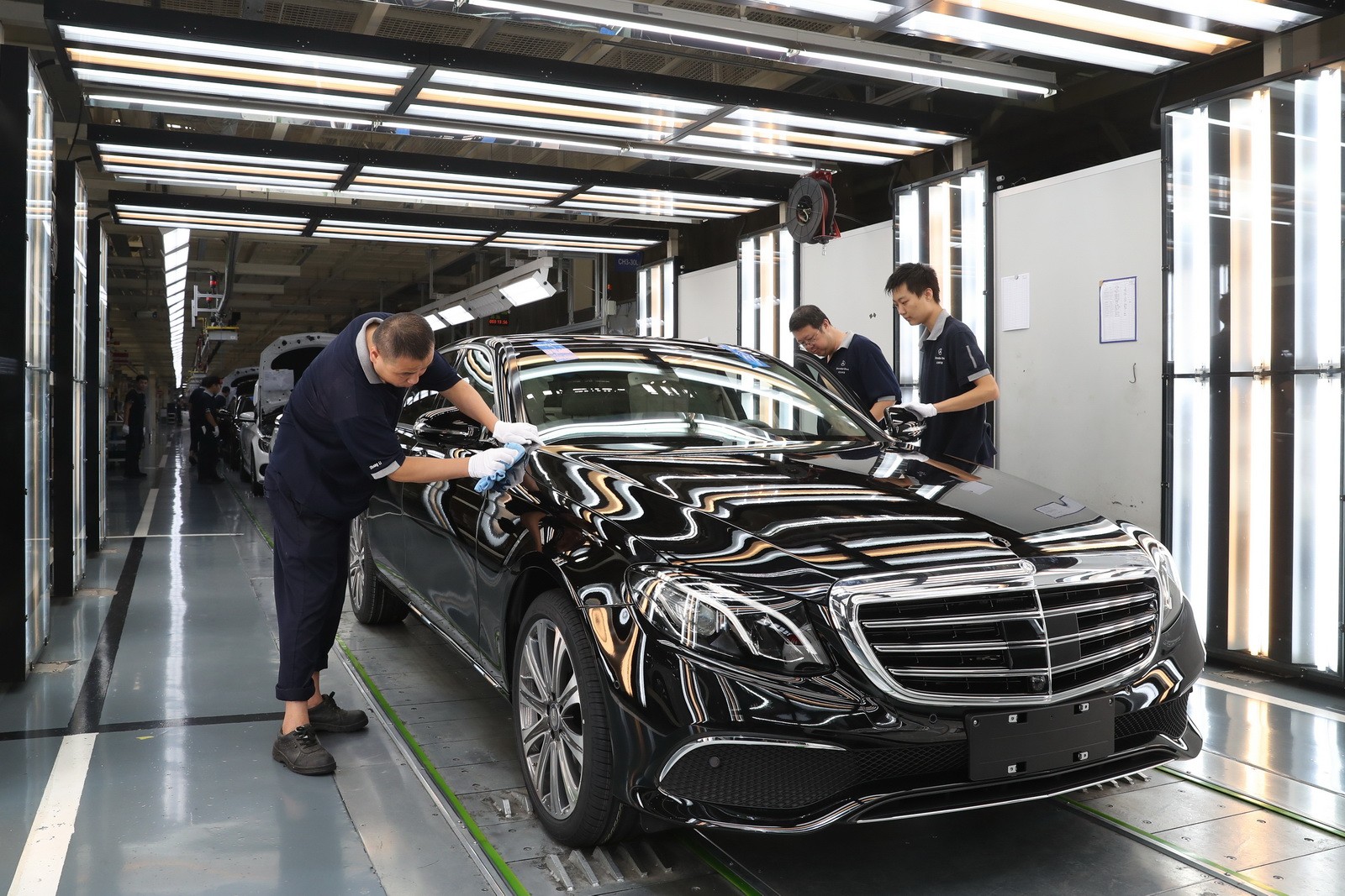 Mercedes: licenziamenti in Cina. Via il 15% della forza lavoro