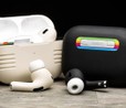 Le AirPods personalizzate da ColorWave sono uno stupendo omaggio al passato
