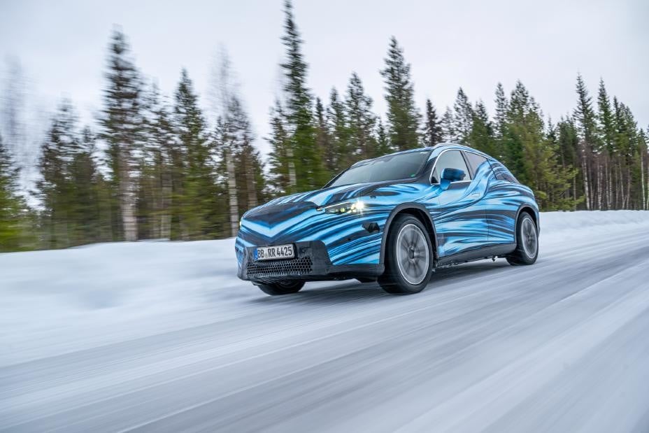 Mercedes GLC elettrico: la trazione 4MATIC domina su ghiaccio e neve