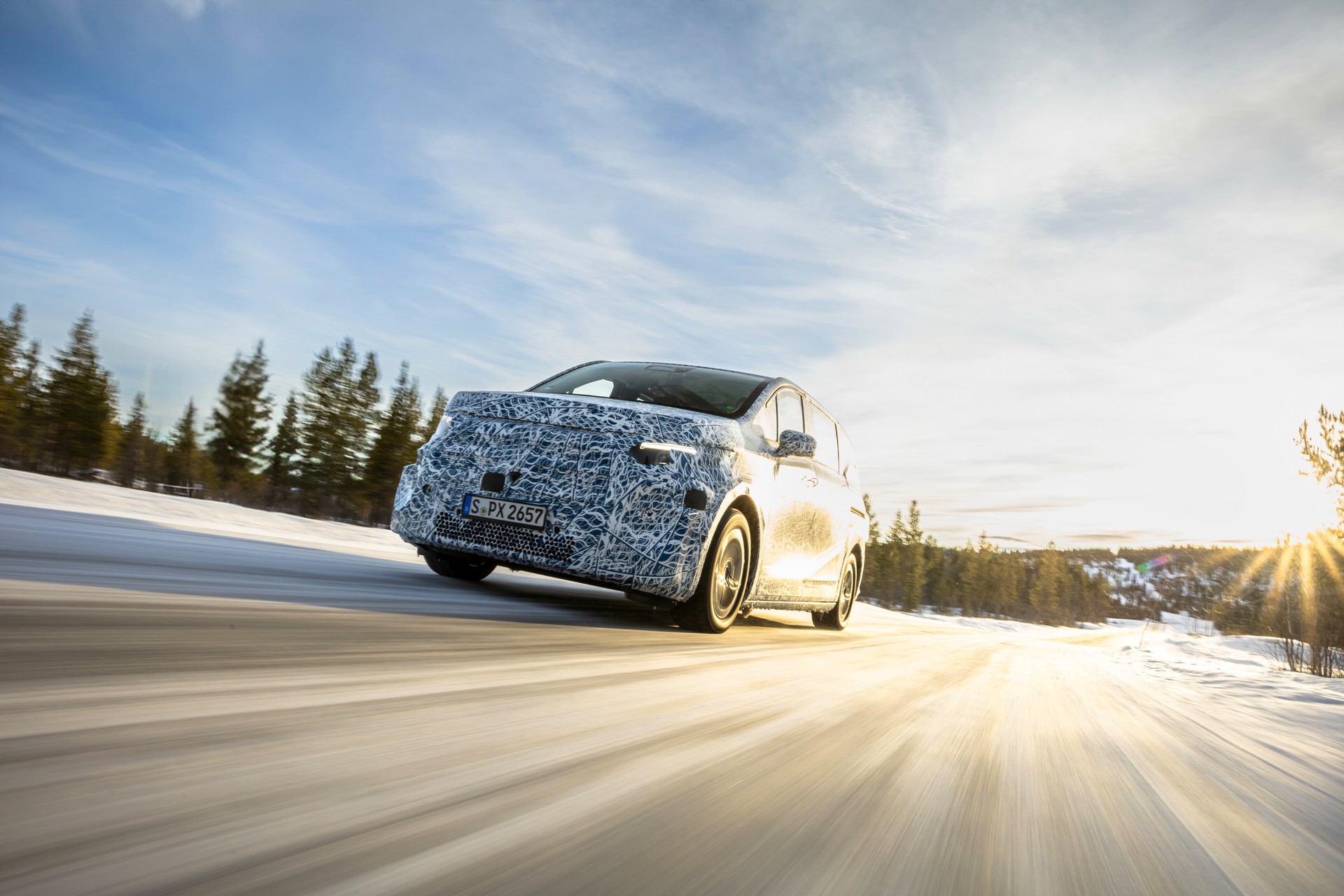 Mercedes porta i suoi MPV al limite: test estremi tra neve e ghiaccio