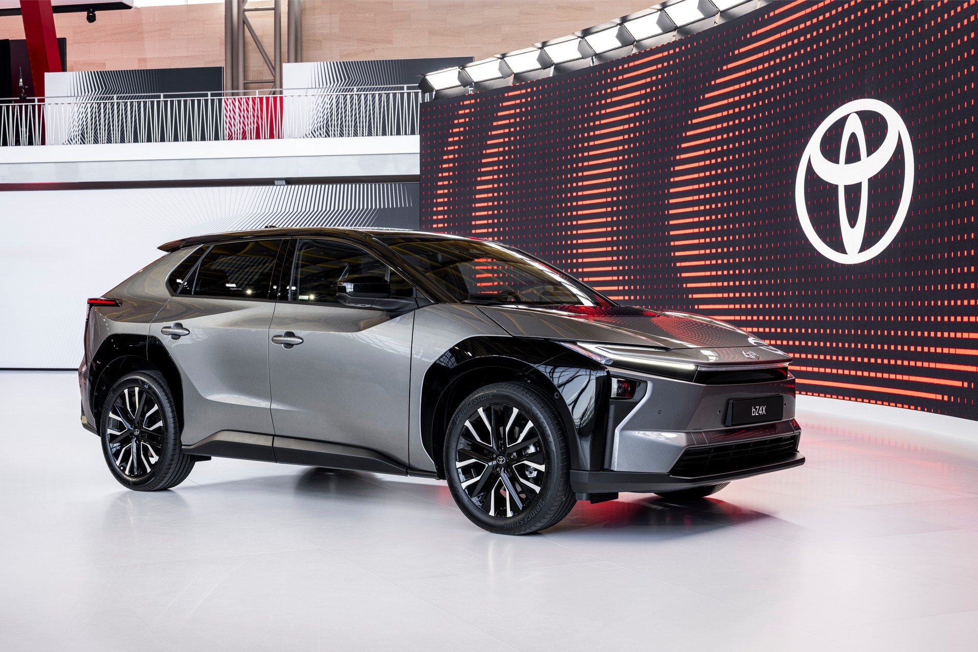 Toyota bZ4X 2025, il SUV elettrico si aggiorna: ecco cosa cambia