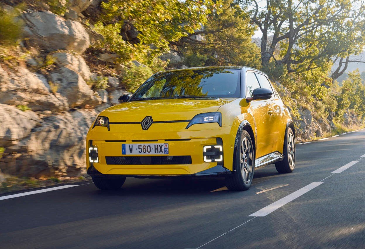 Renault 5 E-Tech Electric: tutto su allestimenti, dotazioni e prezzi