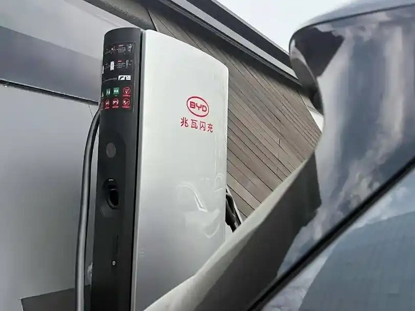 BYD lancia la sfida e porta la ricarica delle auto elettriche a 1.000 kW