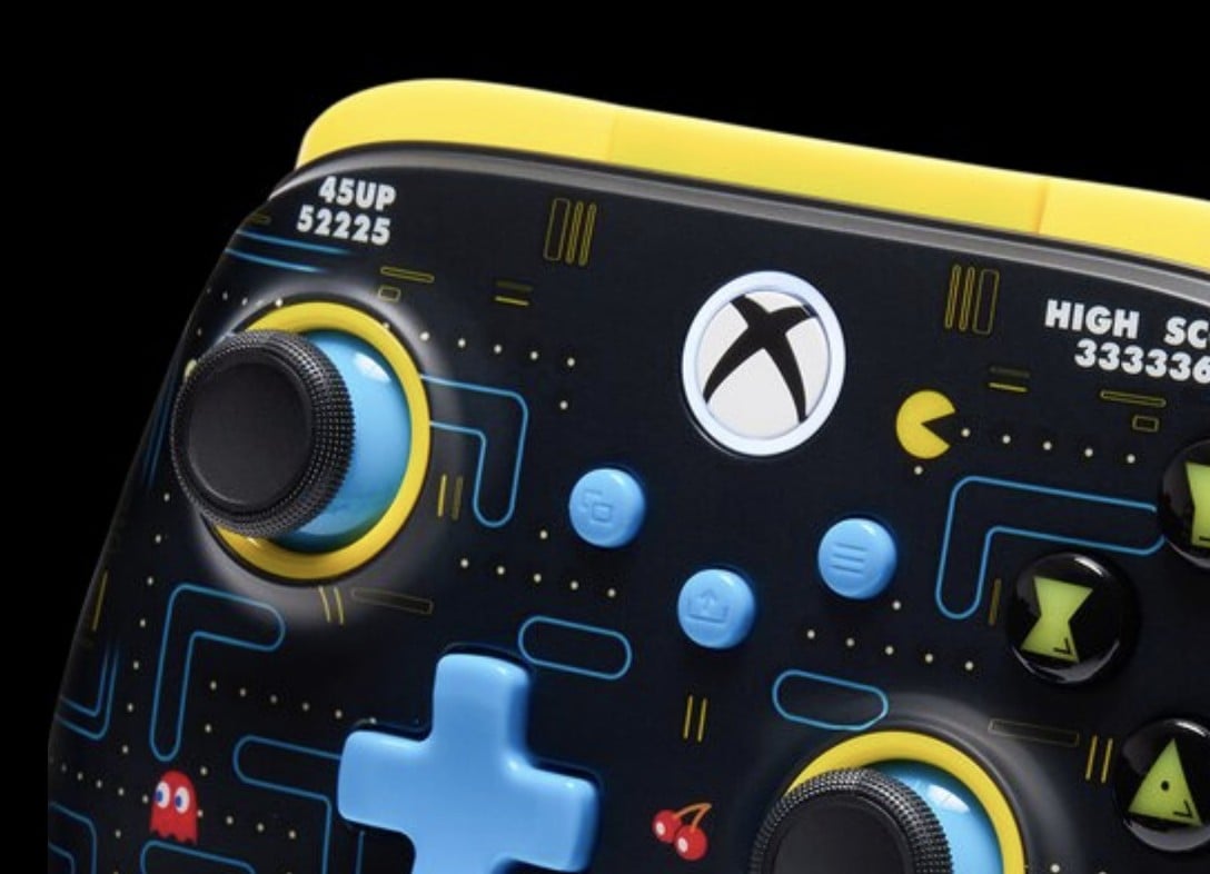 Pac-Man X PowerA: controller Xbox fosforescente, c'è anche un case per Switch