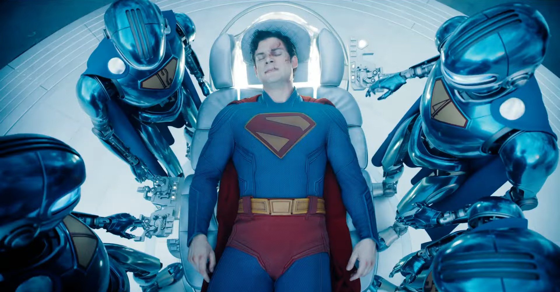 Superman di James Gunn: il nuovo trailer mostra un eroe in crisi