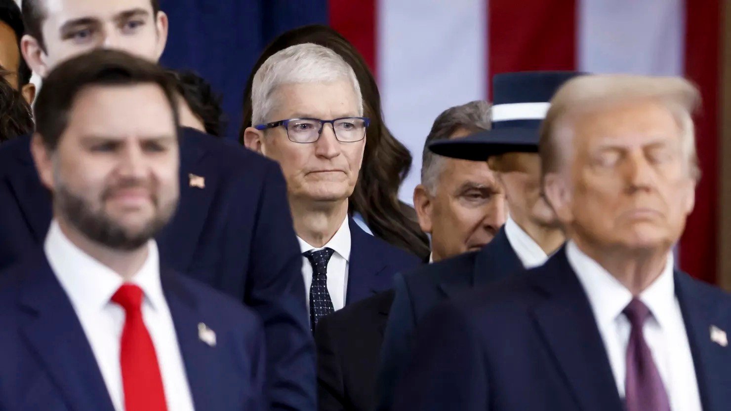 Apple: dazi, App Store, AI e Cina mettono alla prova la leadership di Tim Cook