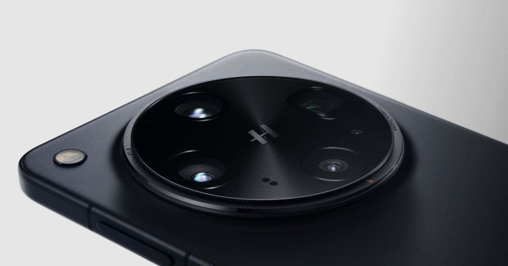 Find X8 Ultra è il nuovo top gamma di OPPO, debuttano anche Find X8s e X8s+