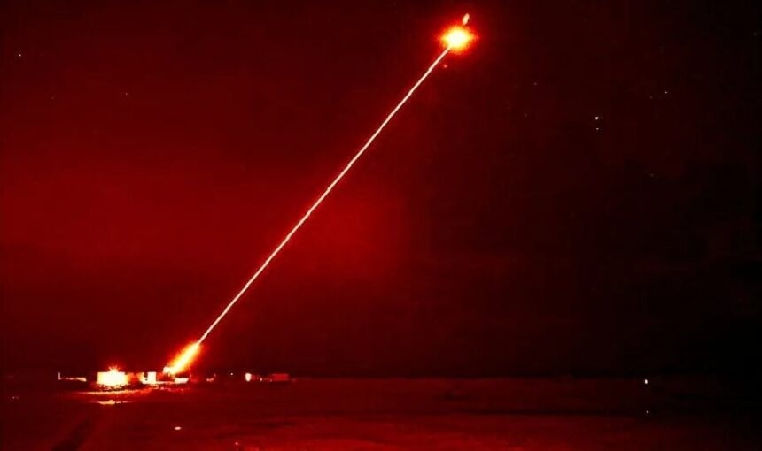 Costo irrisorio, precisione letale: il Regno Unito arma le navi con laser anti-drone