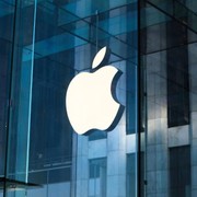 Apple cambia strategia e fa scorta di OLED per paura dei rincari
