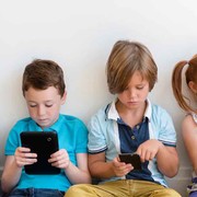 Giochi e mondi virtuali, solo l?8,5% degli studi riguarda bambini e adolescenti