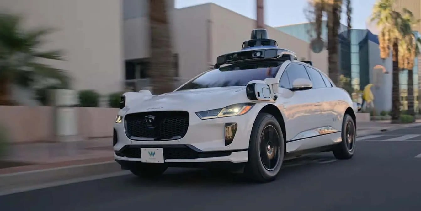 I robotaxi guidano meglio delle persone? Secondo Waymo, sì