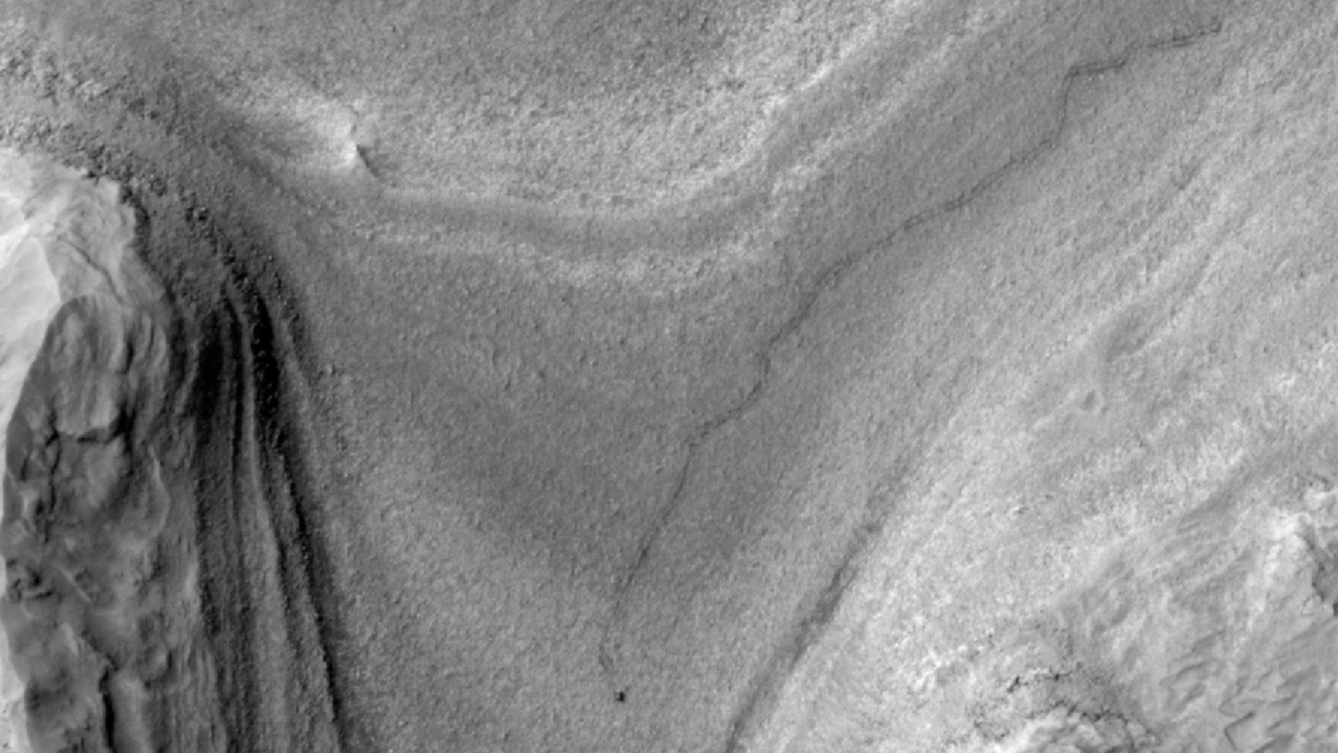 Satellite NASA fotografa Curiosity in movimento su Marte