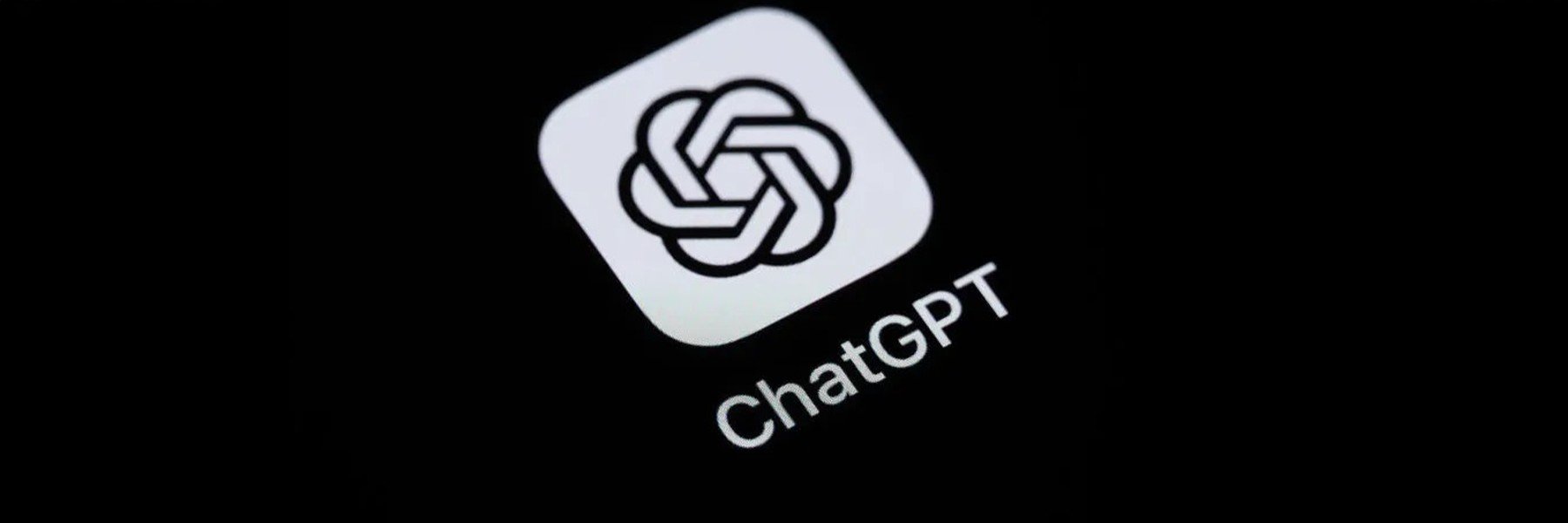 ChatGPT, corretto un bug che consentiva di generare contenuti erotici per minori