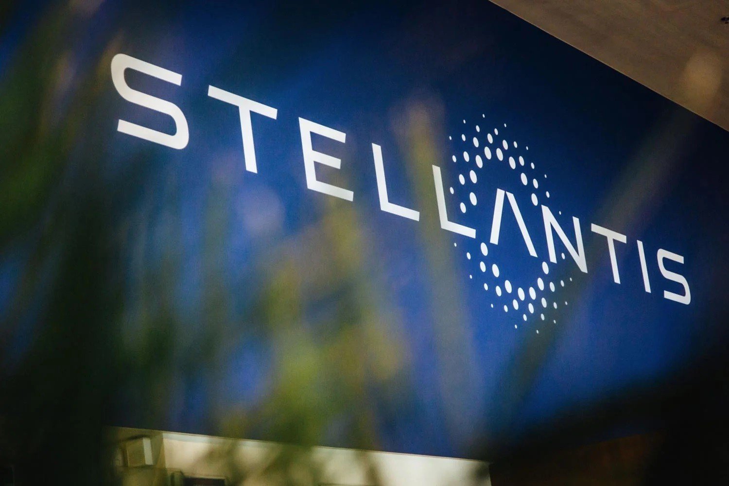 Stellantis: consegne e ricavi in calo nel primo trimestre del 2025