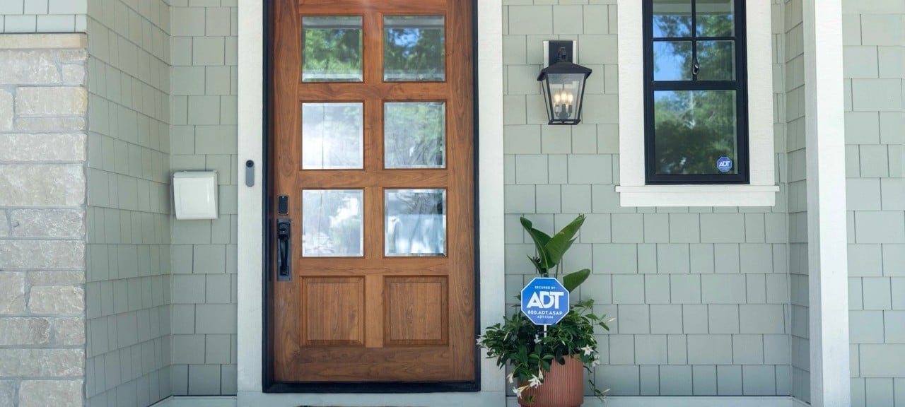 Yale, nuova serratura smart con impronta per controllare il sistema di sicurezza ADT