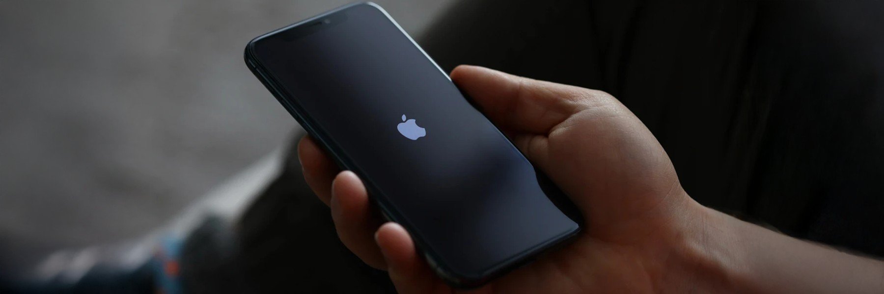 Apple segnala attacchi spyware in 100 Paesi: coinvolto anche giornalista italiano
