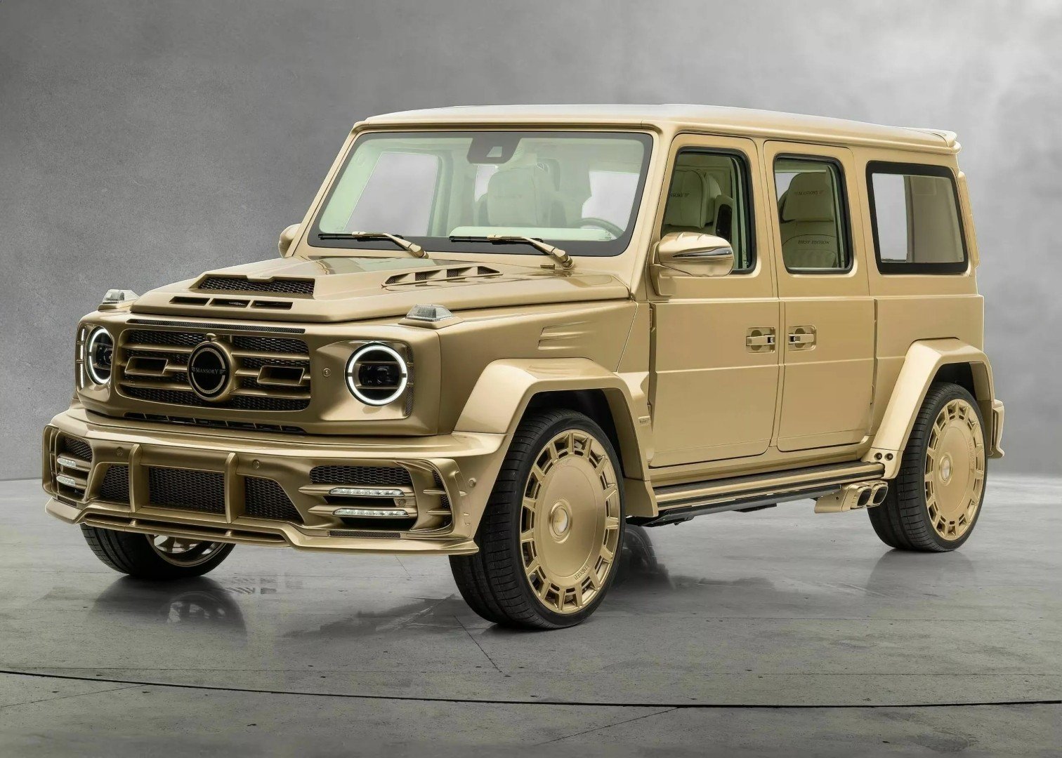 Mansory trasforma la Mercedes Classe G in una limousine dorata da 820 CV