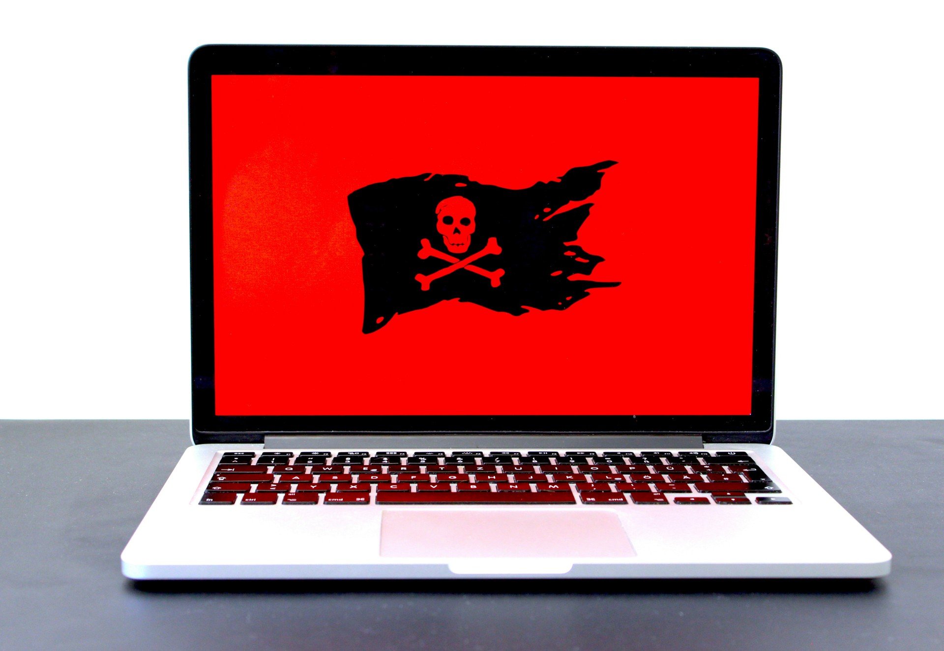Hacker fanno chiudere un'azienda di 160 anni: è allarme sicurezza informatica