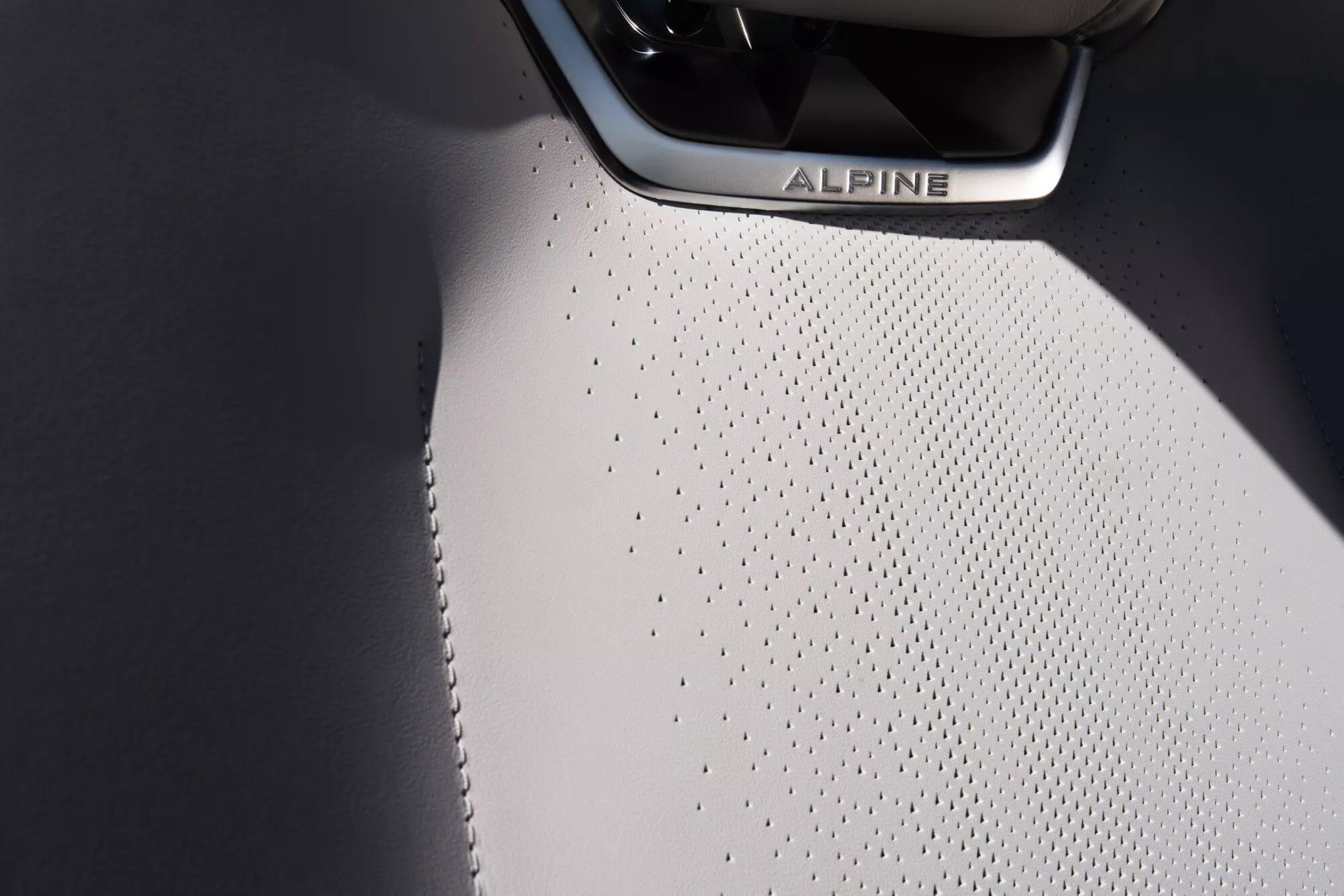 Alpine A390: la sportiva elettrica pronta al debutto ufficiale il 27 maggio