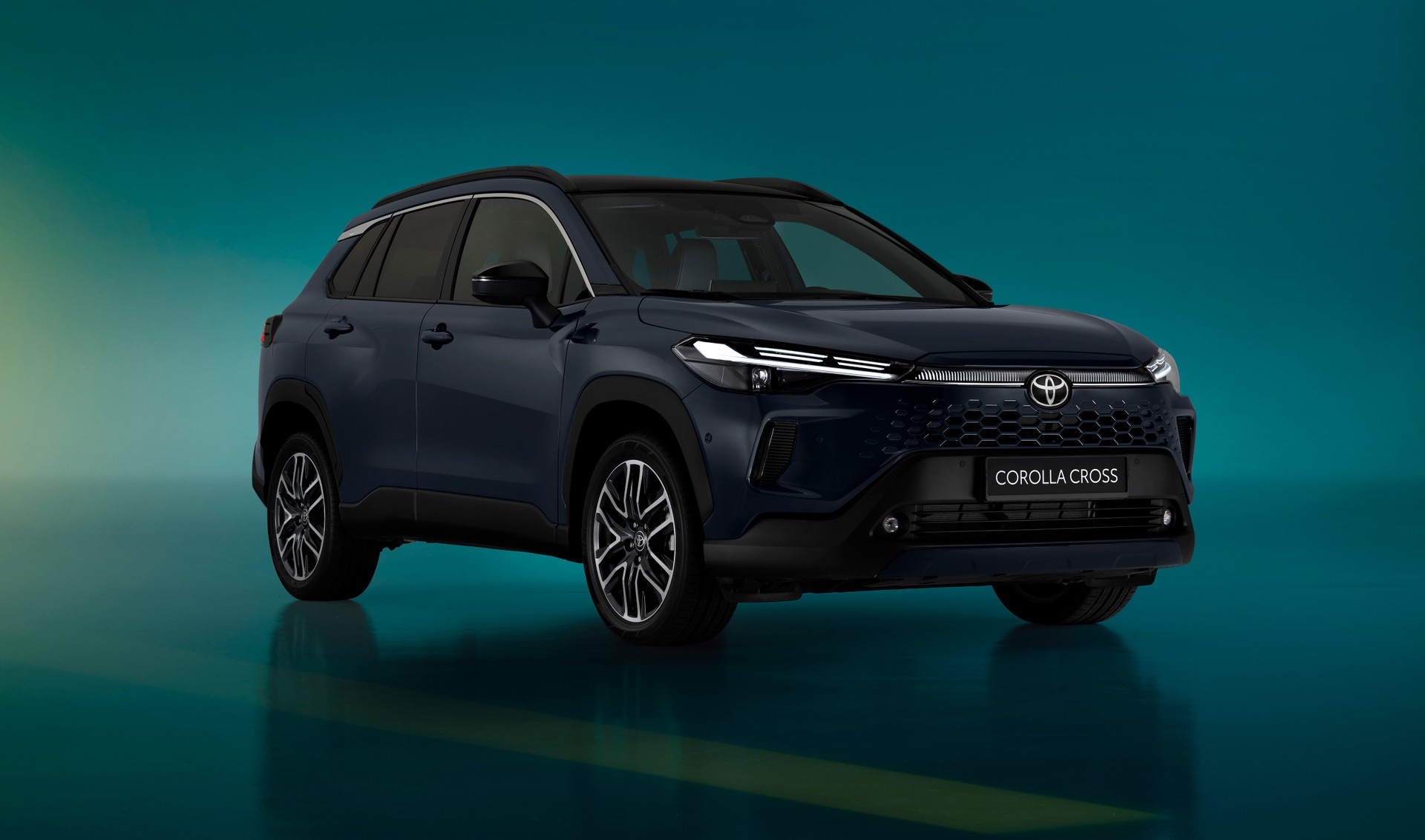 Toyota Corolla Cross, arriva il restyling: ecco come cambia il SUV ibrido