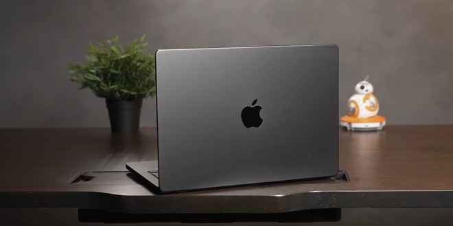Anteprima: Riparare il MacBook costa 700 dollari, così usa un altro Mac come schermo
