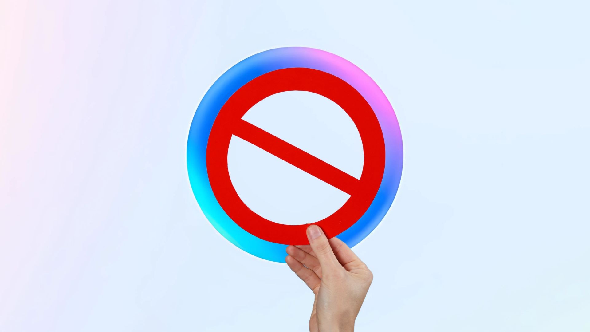 Meta denunciata in Italia per il pulsante AI su WhatsApp