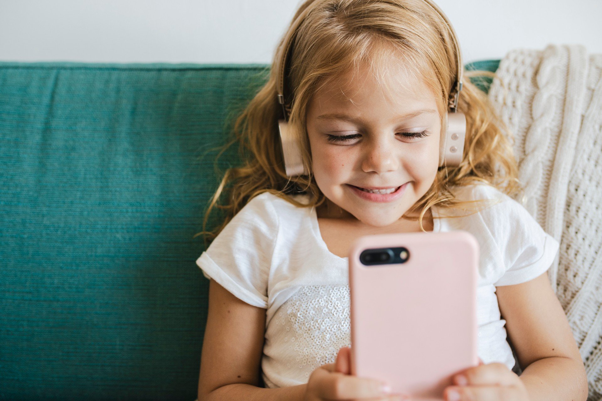 Ansia da schermi: il 17% dei bambini in crisi senza smartphone